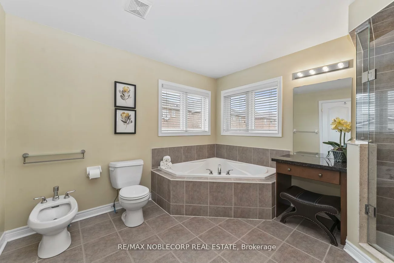 36, Venice Gate, Vellore Village, Vaughan