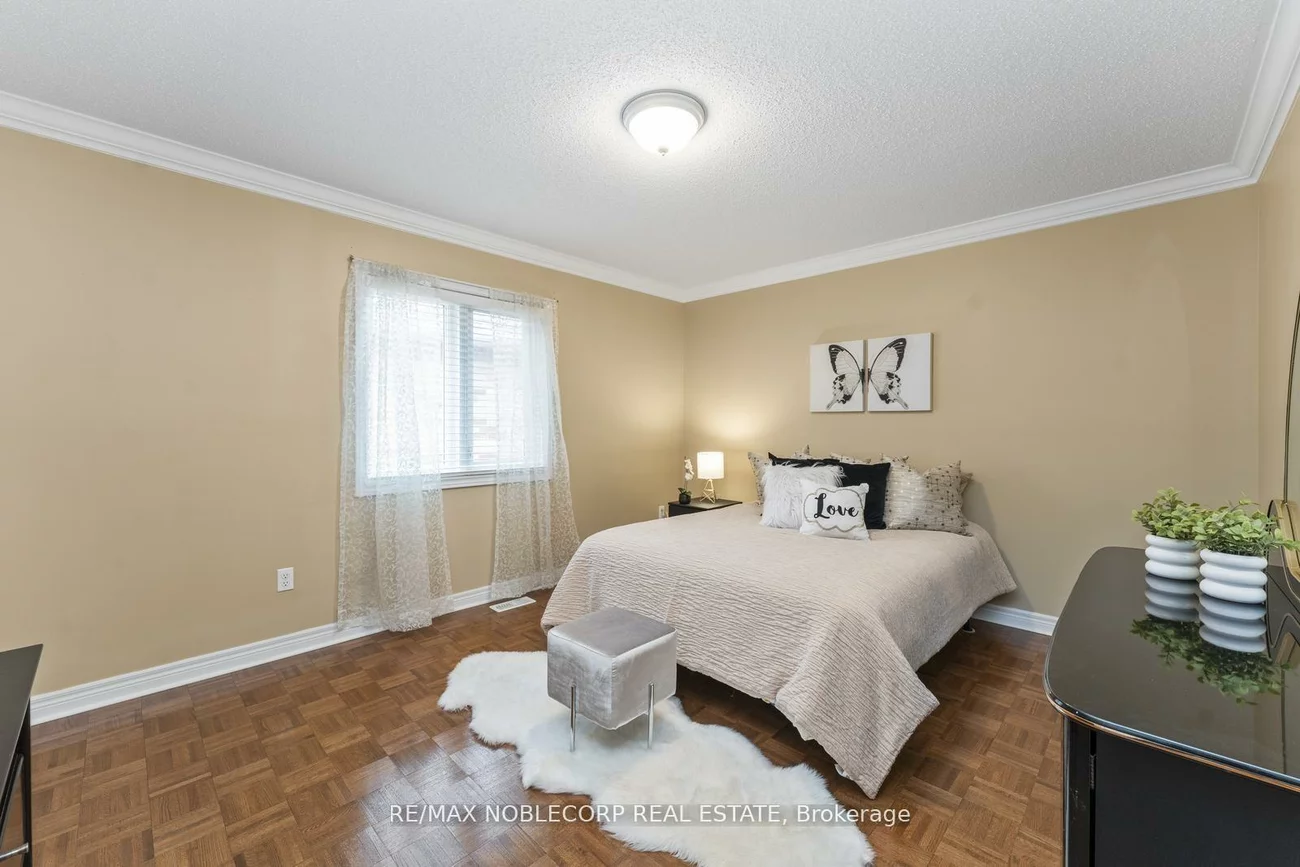 36, Venice Gate, Vellore Village, Vaughan