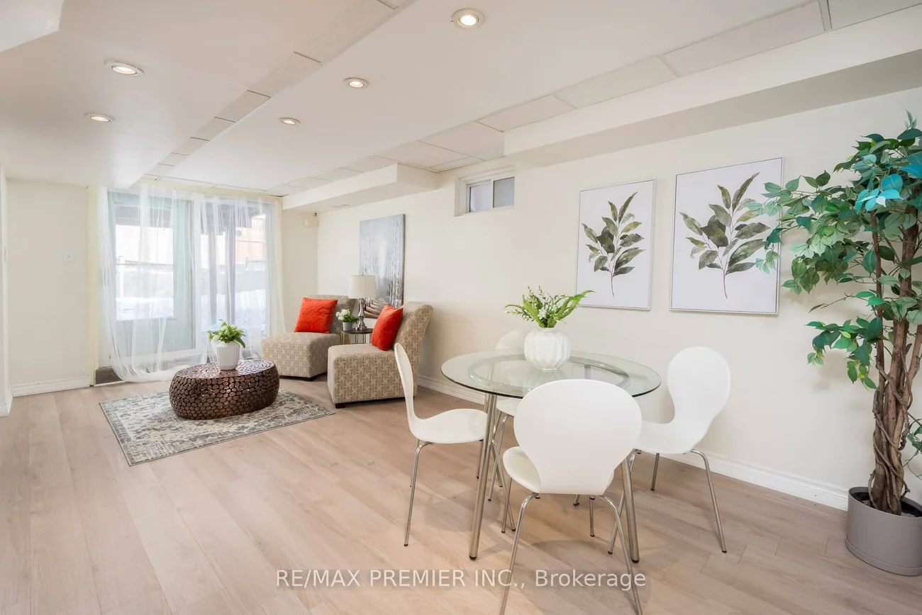 348, Royalpark, Elder Mills, Vaughan