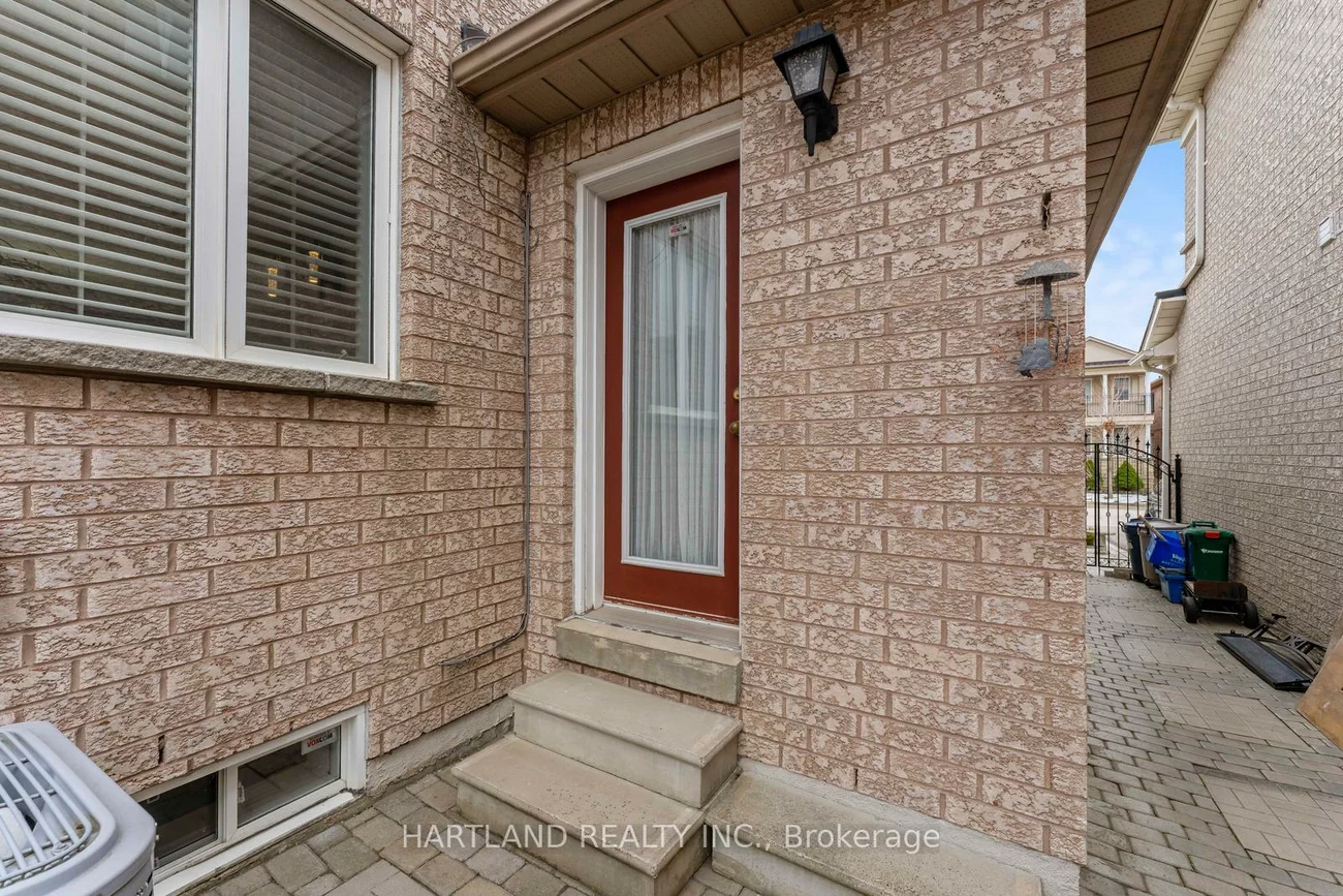 38, Chipmunk, Vellore Village, Vaughan