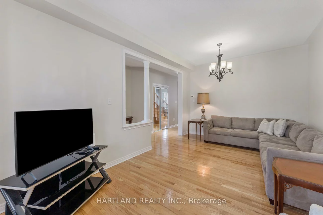 38, Chipmunk, Vellore Village, Vaughan