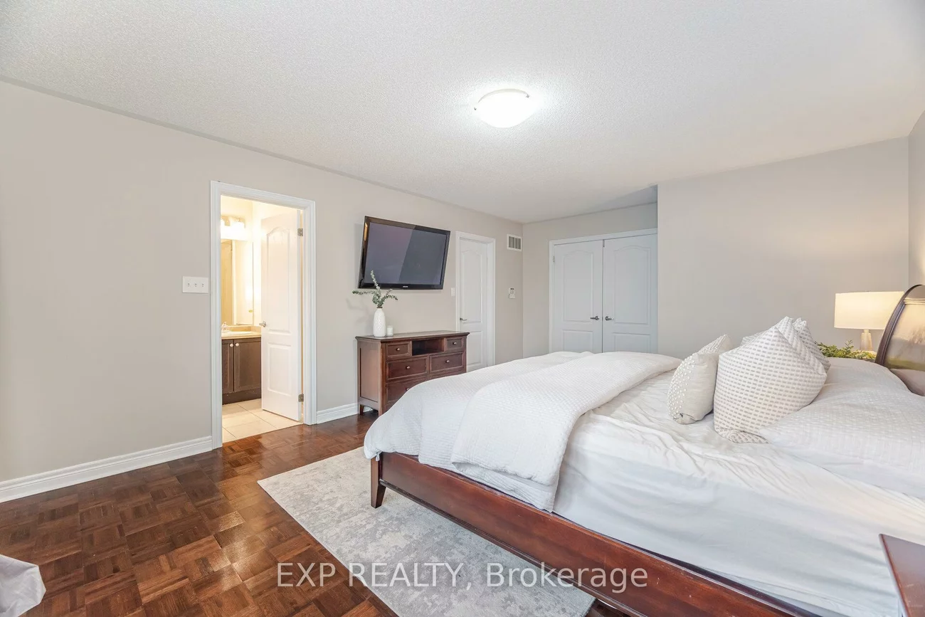 245, Worthview, West Woodbridge, Vaughan