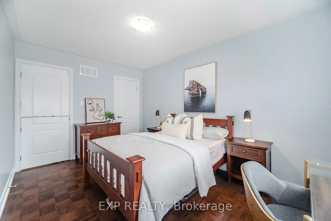 245, Worthview, West Woodbridge, Vaughan
