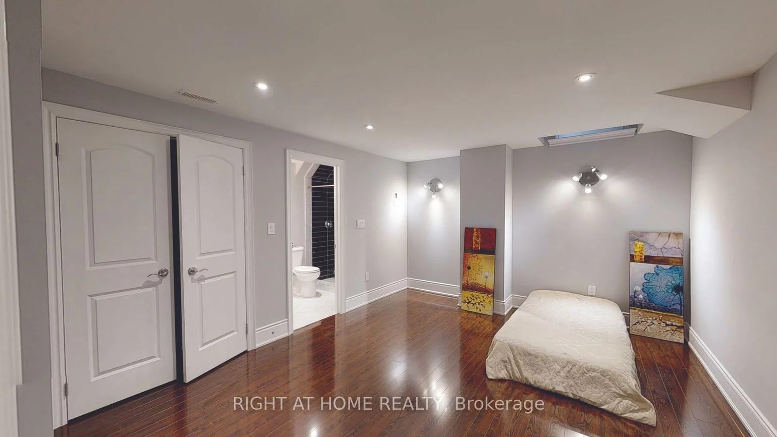 60, Chesney, Kleinburg, Vaughan