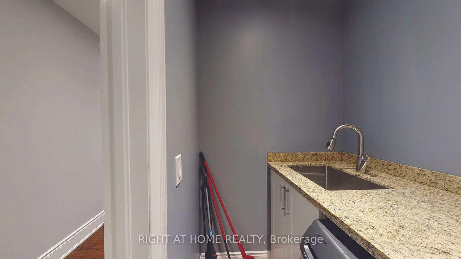 60, Chesney, Kleinburg, Vaughan