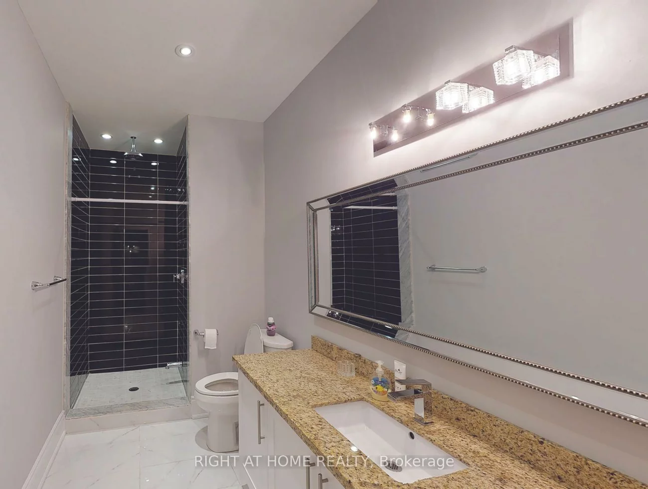 60, Chesney, Kleinburg, Vaughan