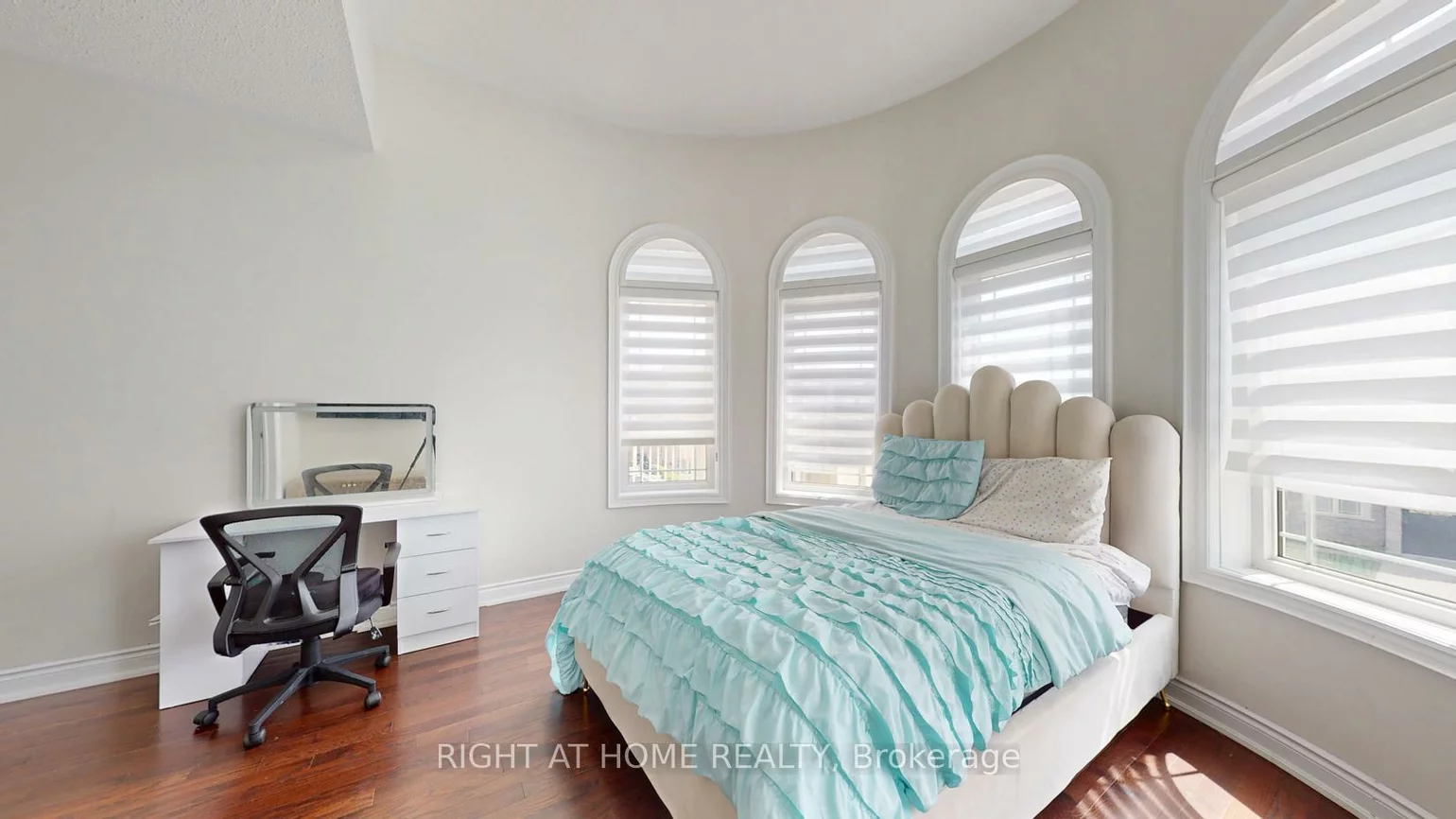 60, Chesney, Kleinburg, Vaughan