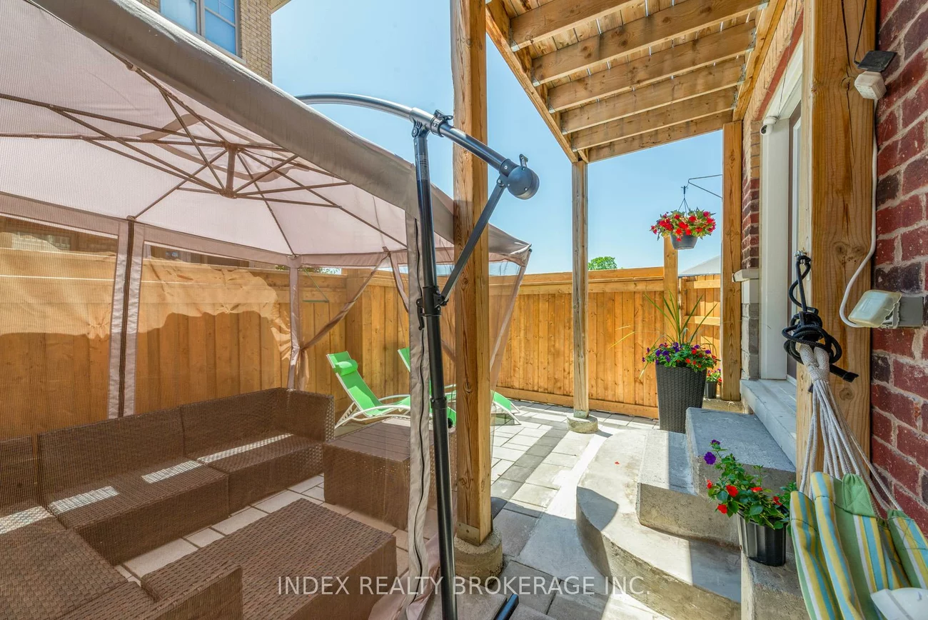 10, Porter, West Woodbridge, Vaughan