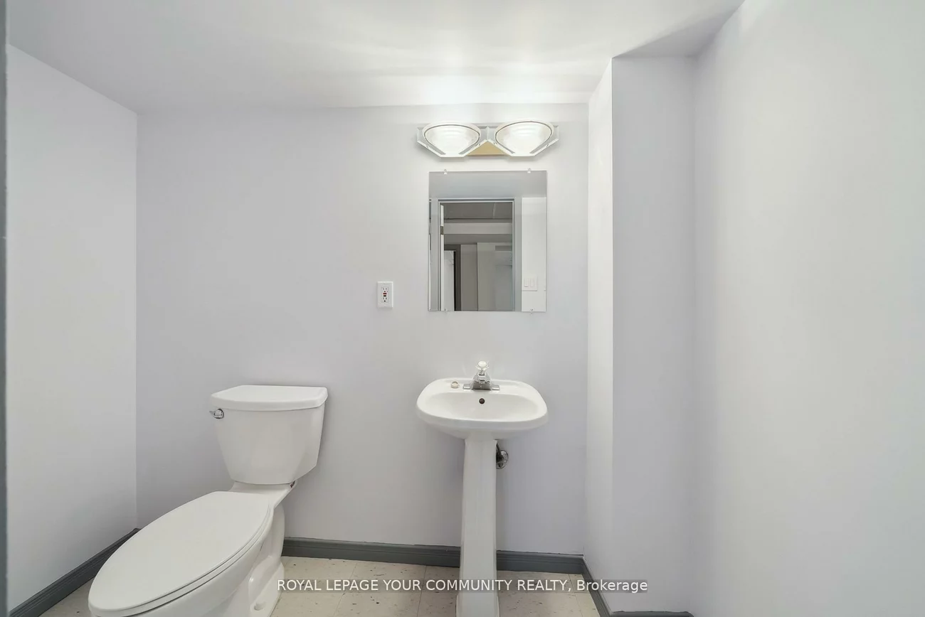 105, Redondo, Beverley Glen, Vaughan