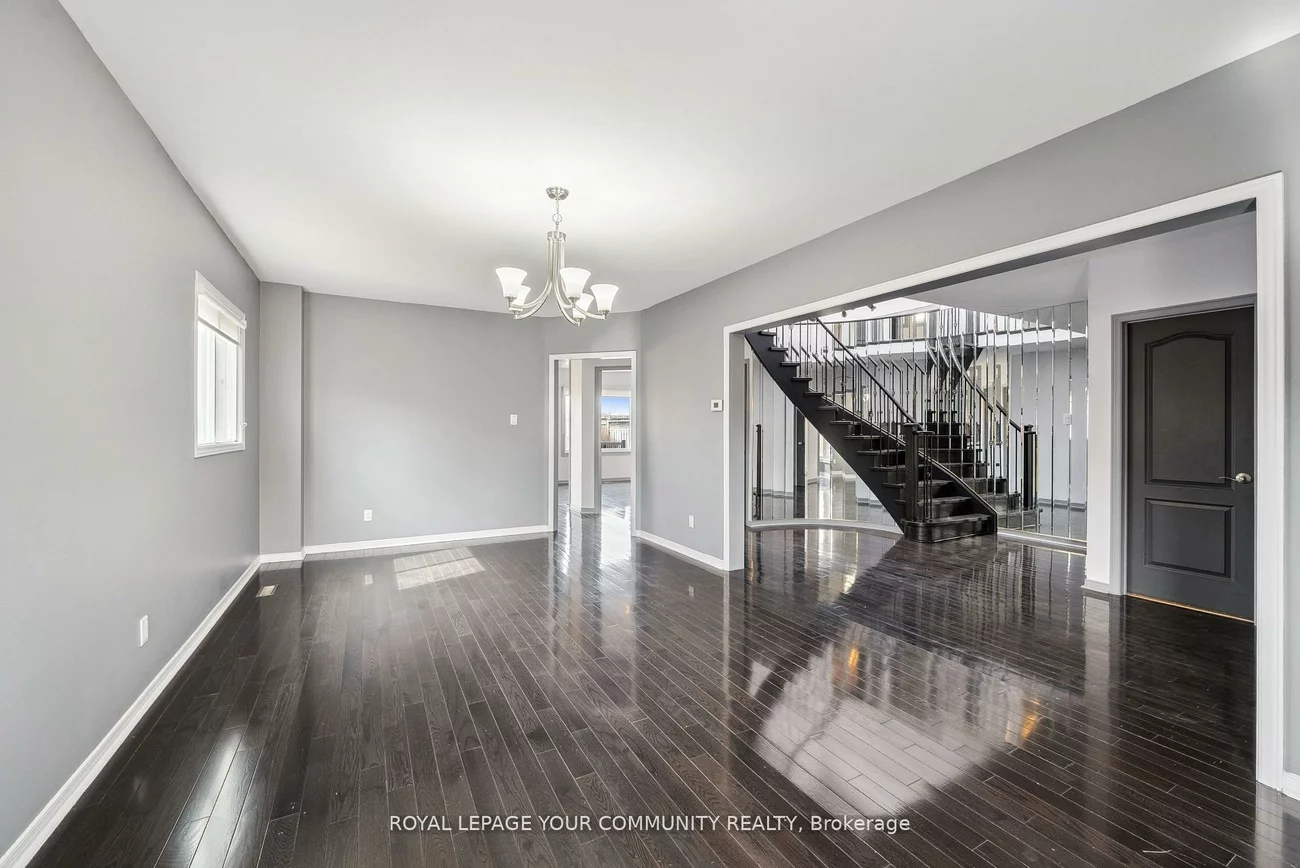 105, Redondo, Beverley Glen, Vaughan