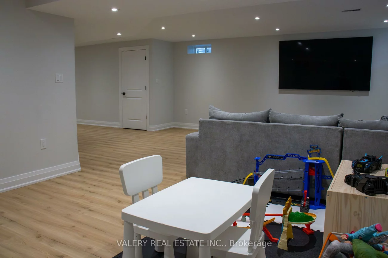 41, Chorus, Kleinburg, Vaughan
