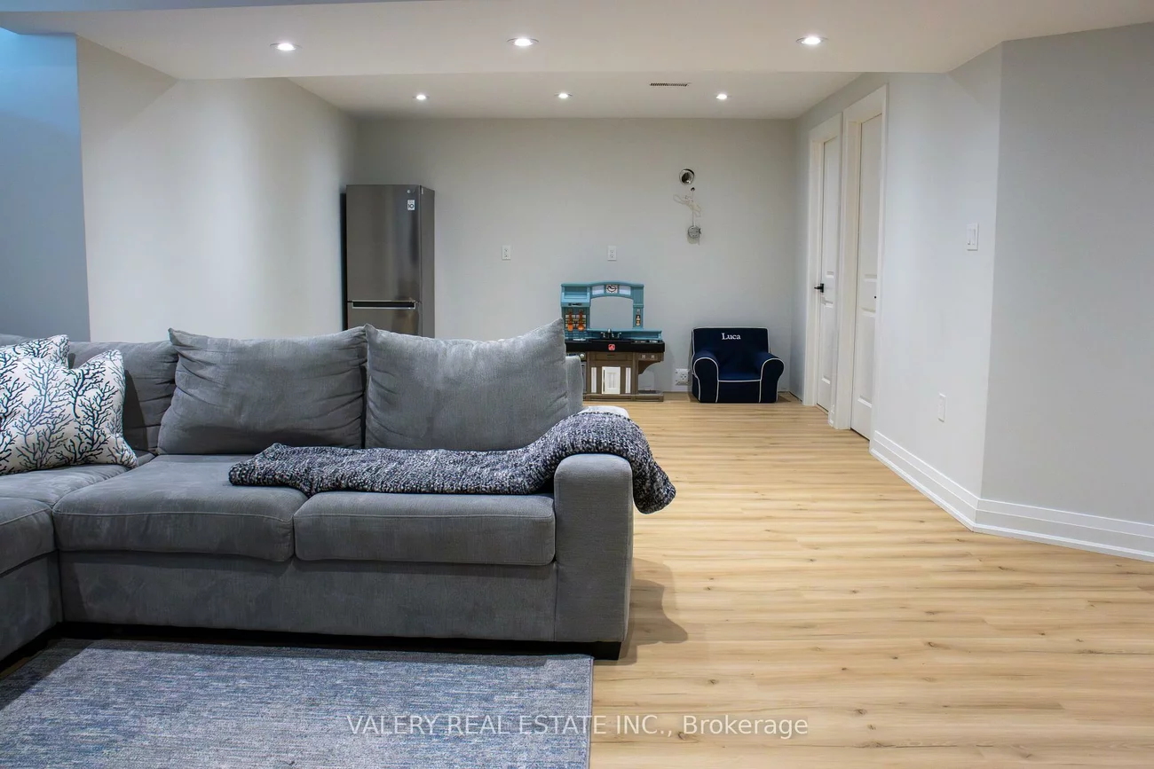 41, Chorus, Kleinburg, Vaughan