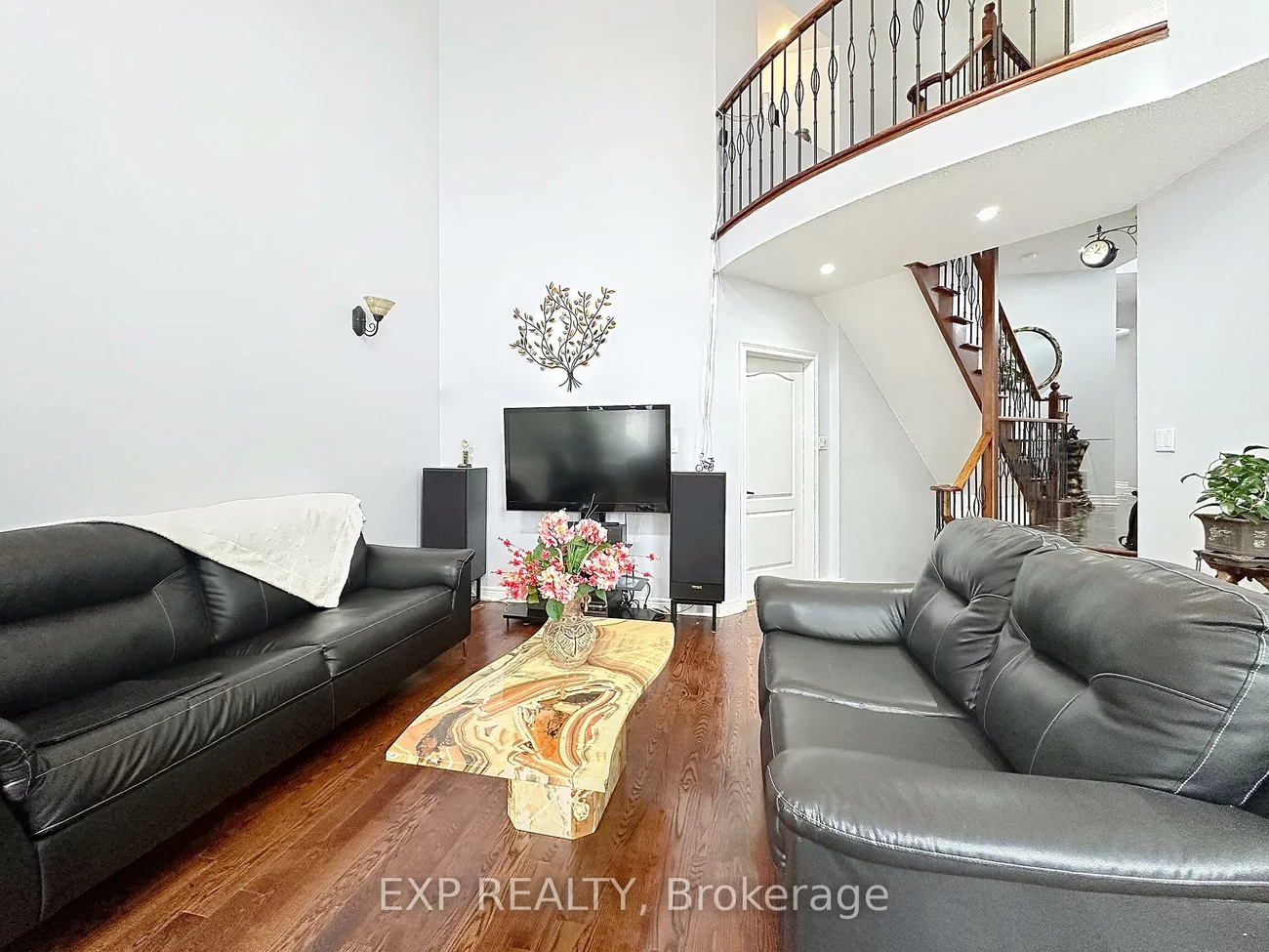 129, Ledgerock, Vellore Village, Vaughan