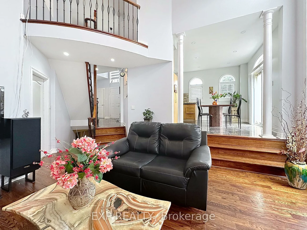 129, Ledgerock, Vellore Village, Vaughan