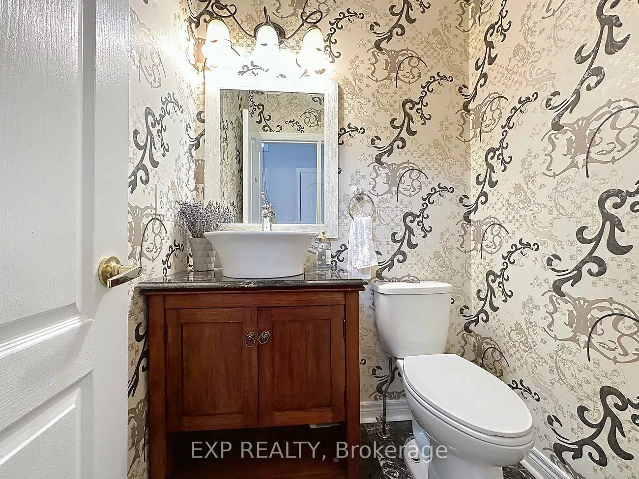 129, Ledgerock, Vellore Village, Vaughan