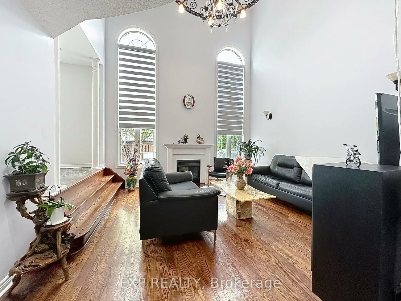 129, Ledgerock, Vellore Village, Vaughan