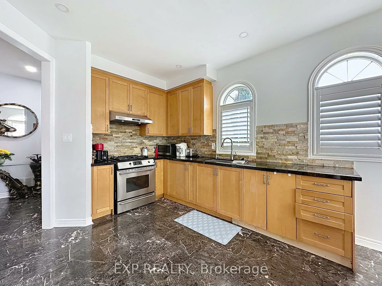 129, Ledgerock, Vellore Village, Vaughan