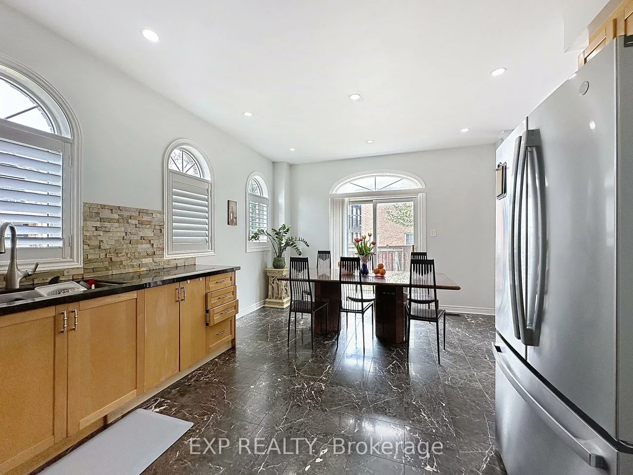 129, Ledgerock, Vellore Village, Vaughan