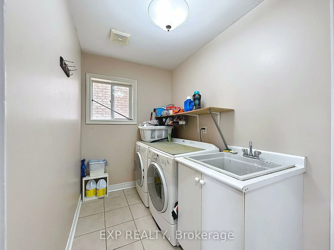 129, Ledgerock, Vellore Village, Vaughan