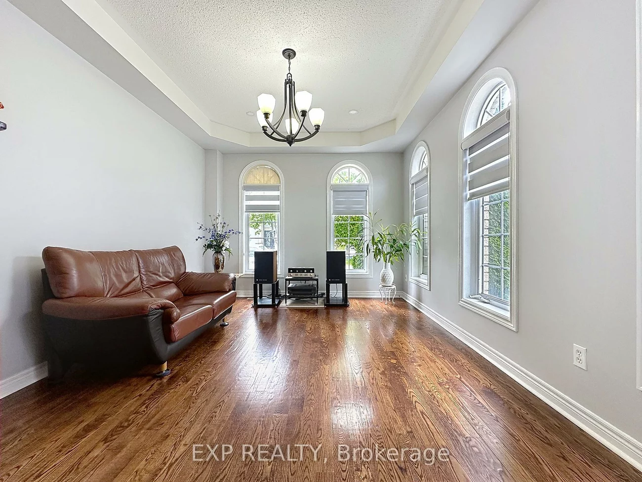 129, Ledgerock, Vellore Village, Vaughan
