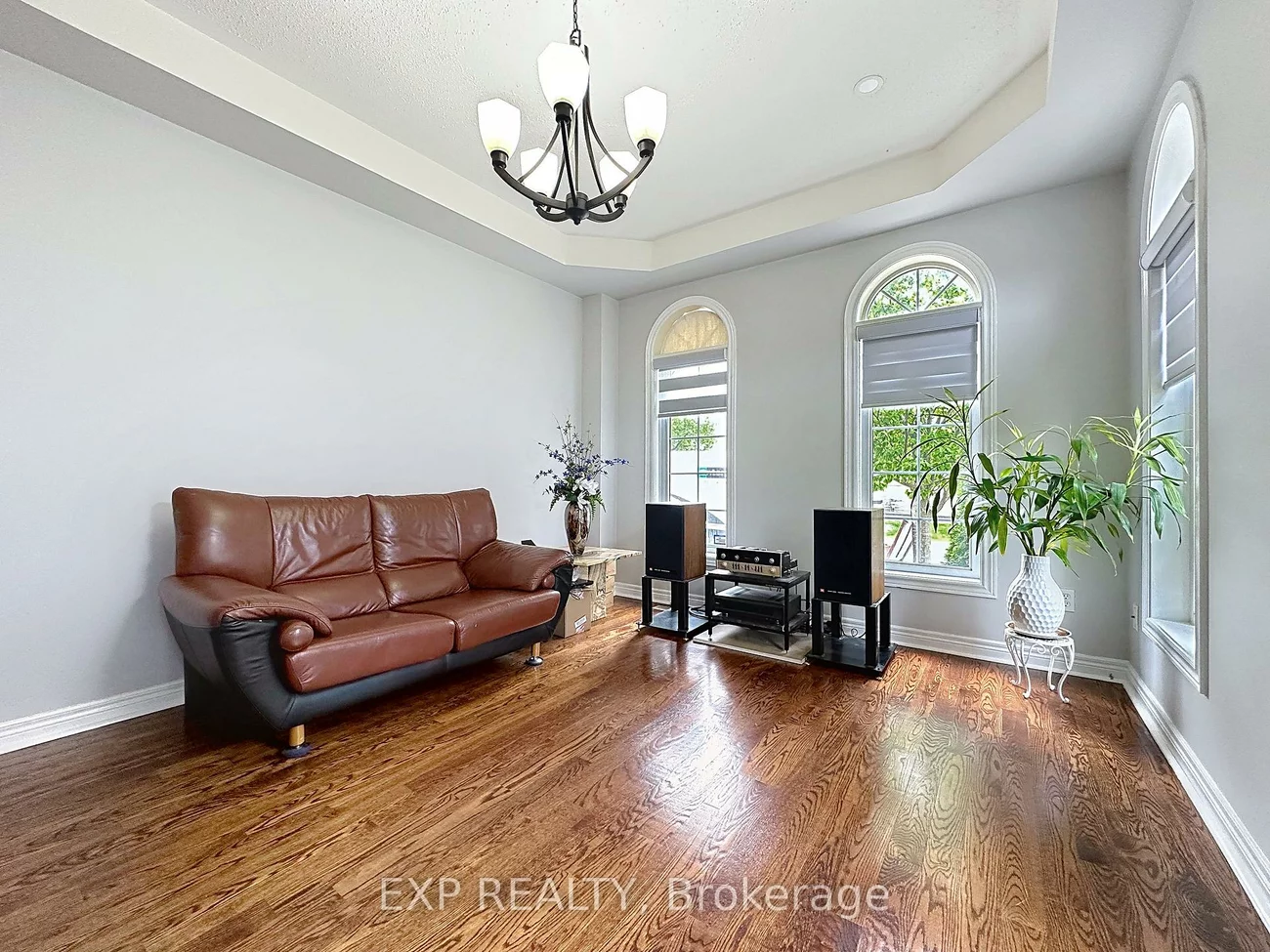 129, Ledgerock, Vellore Village, Vaughan