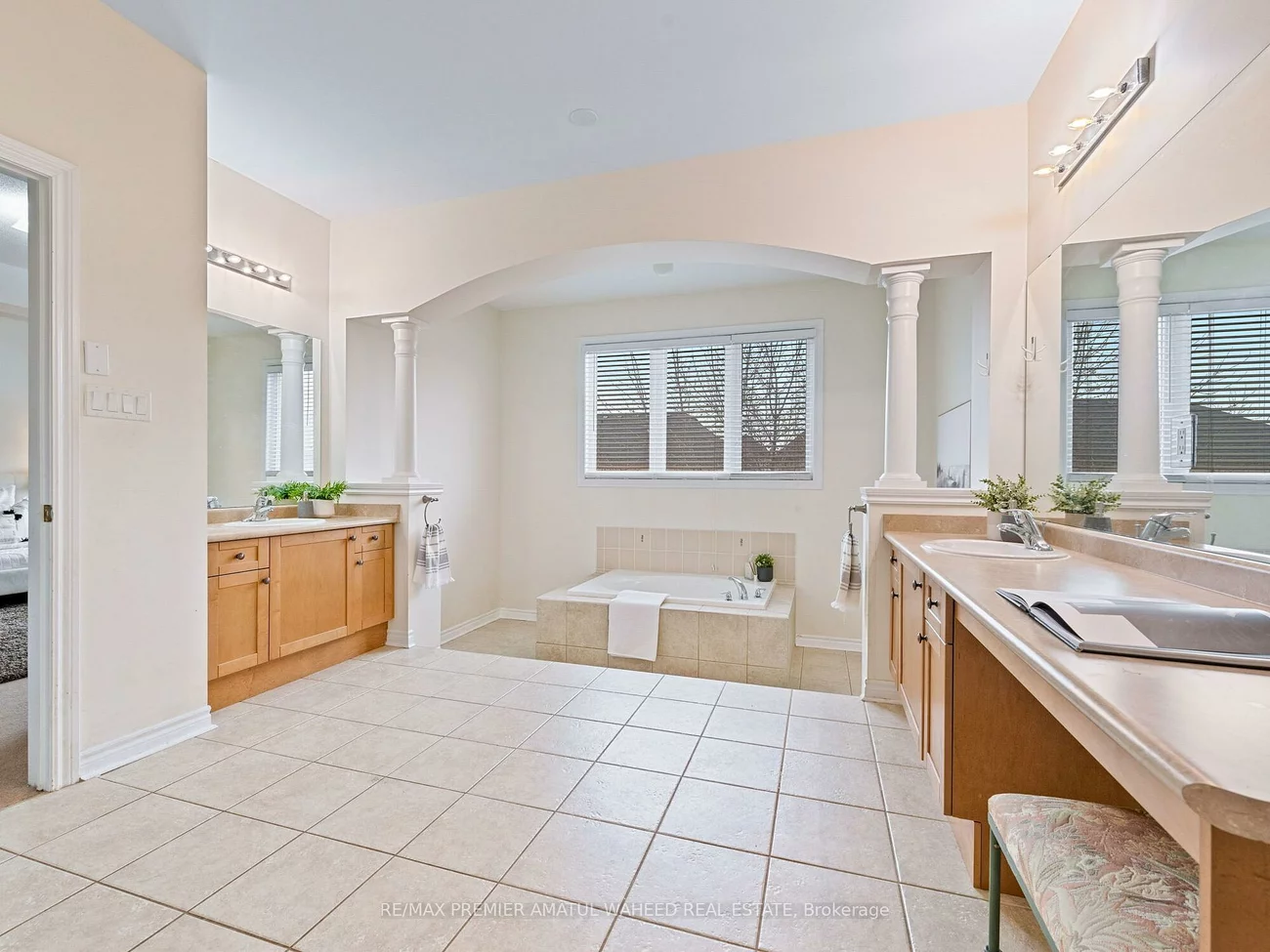 96, Wardlaw, Vellore Village, Vaughan