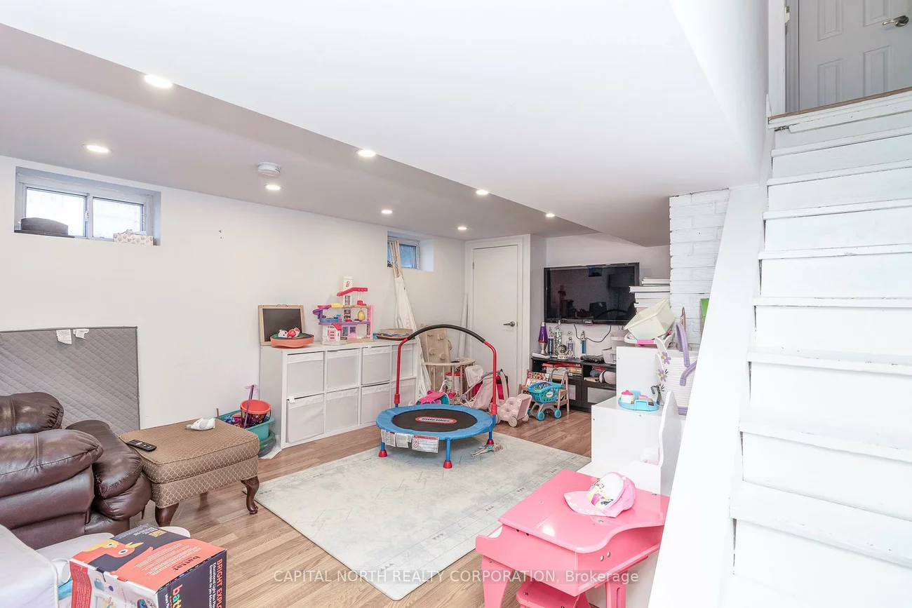 8298, Kipling, West Woodbridge, Vaughan