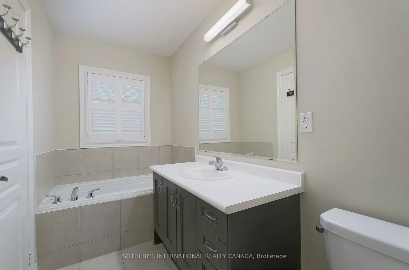 86, Alexie, Vellore Village, Vaughan