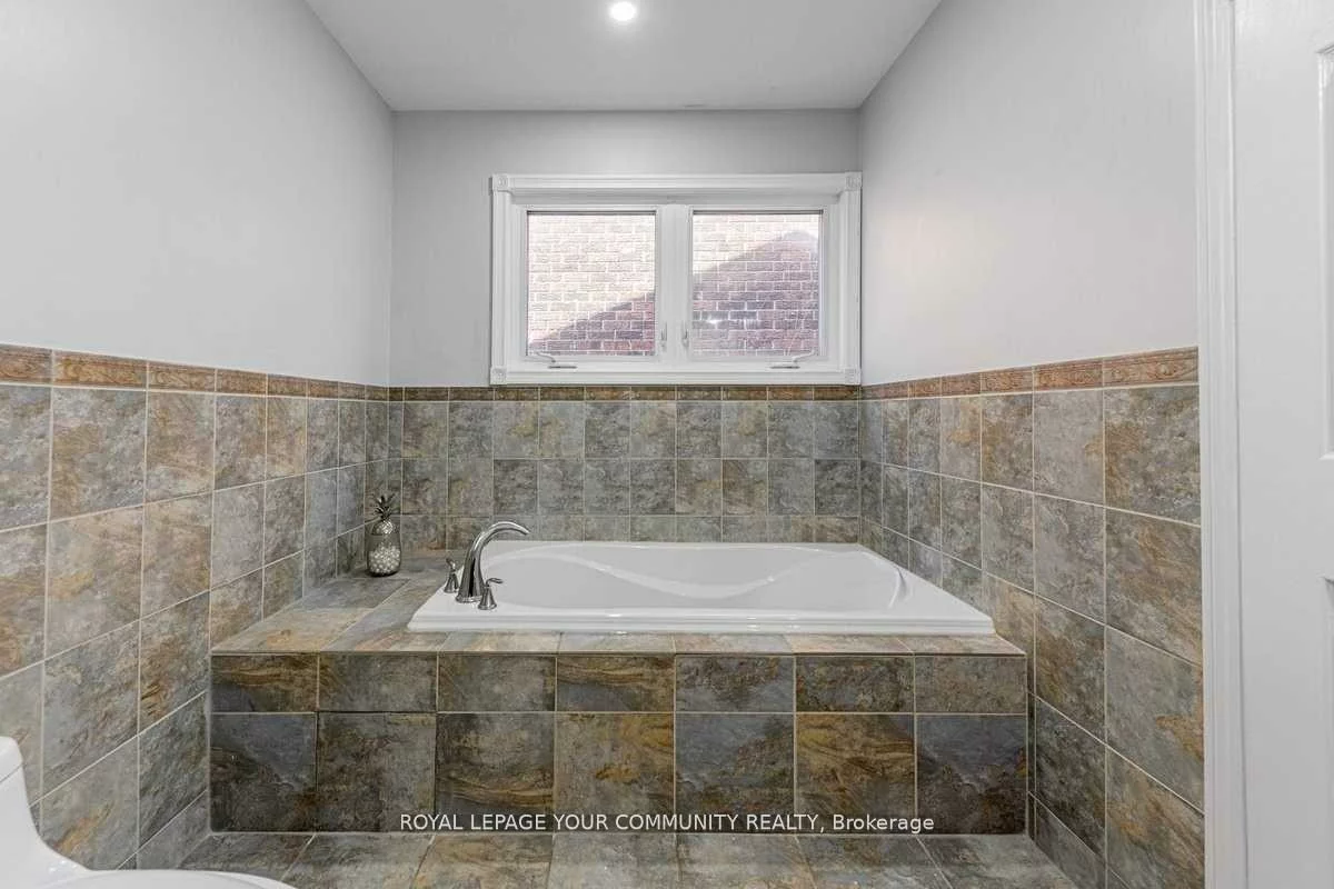 26, Millcroft, Brownridge, Vaughan