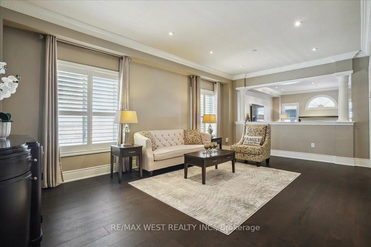 206, Shelbourne, Vellore Village, Vaughan