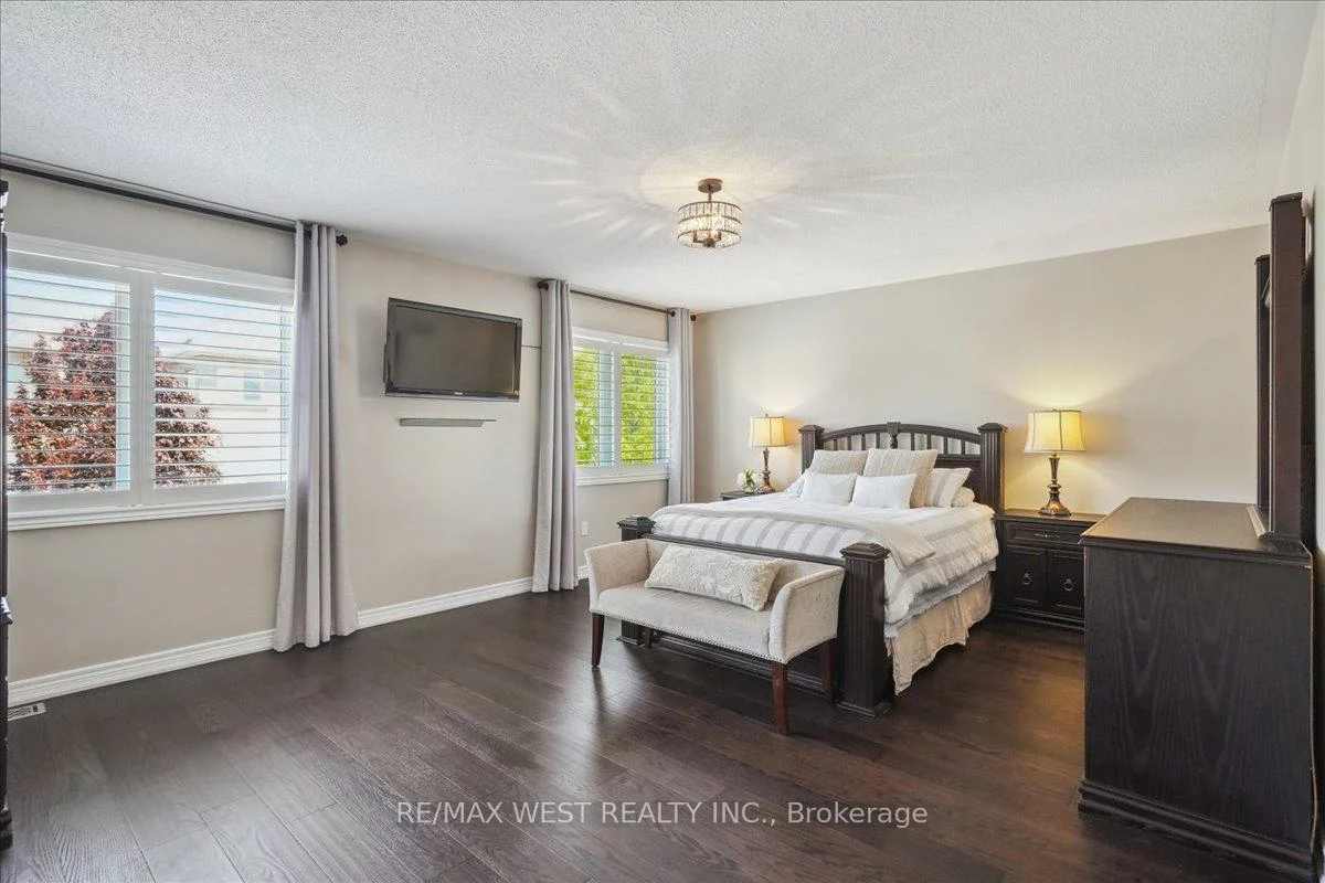 206, Shelbourne, Vellore Village, Vaughan