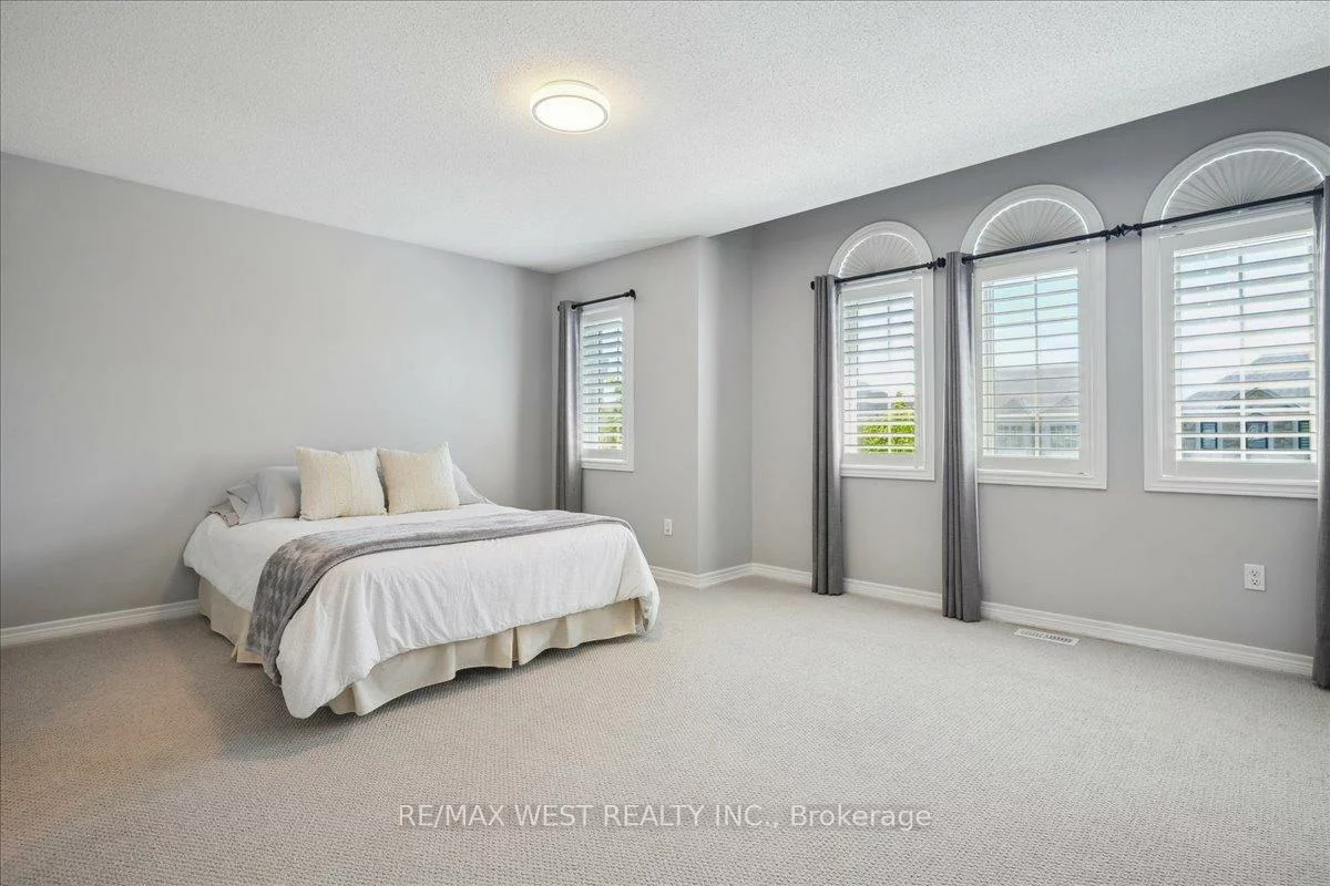 206, Shelbourne, Vellore Village, Vaughan