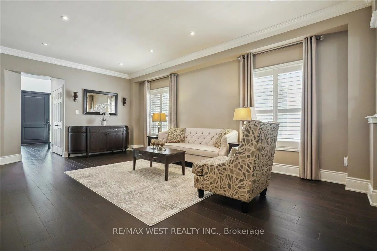 206, Shelbourne, Vellore Village, Vaughan
