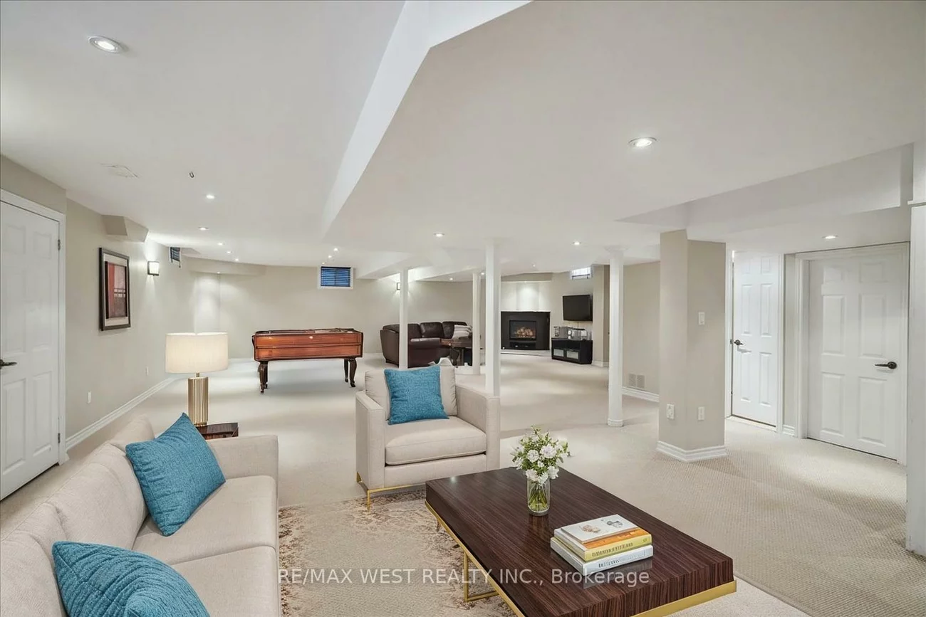 206, Shelbourne, Vellore Village, Vaughan