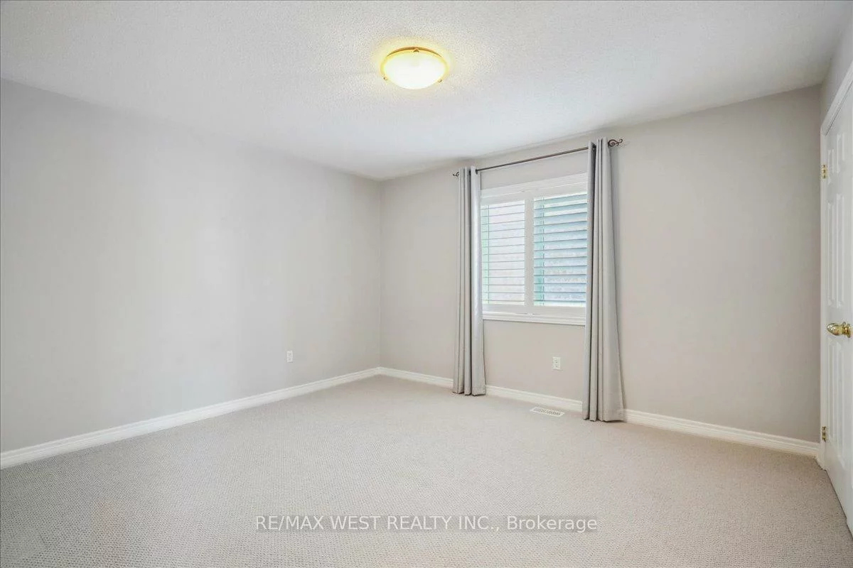 206, Shelbourne, Vellore Village, Vaughan