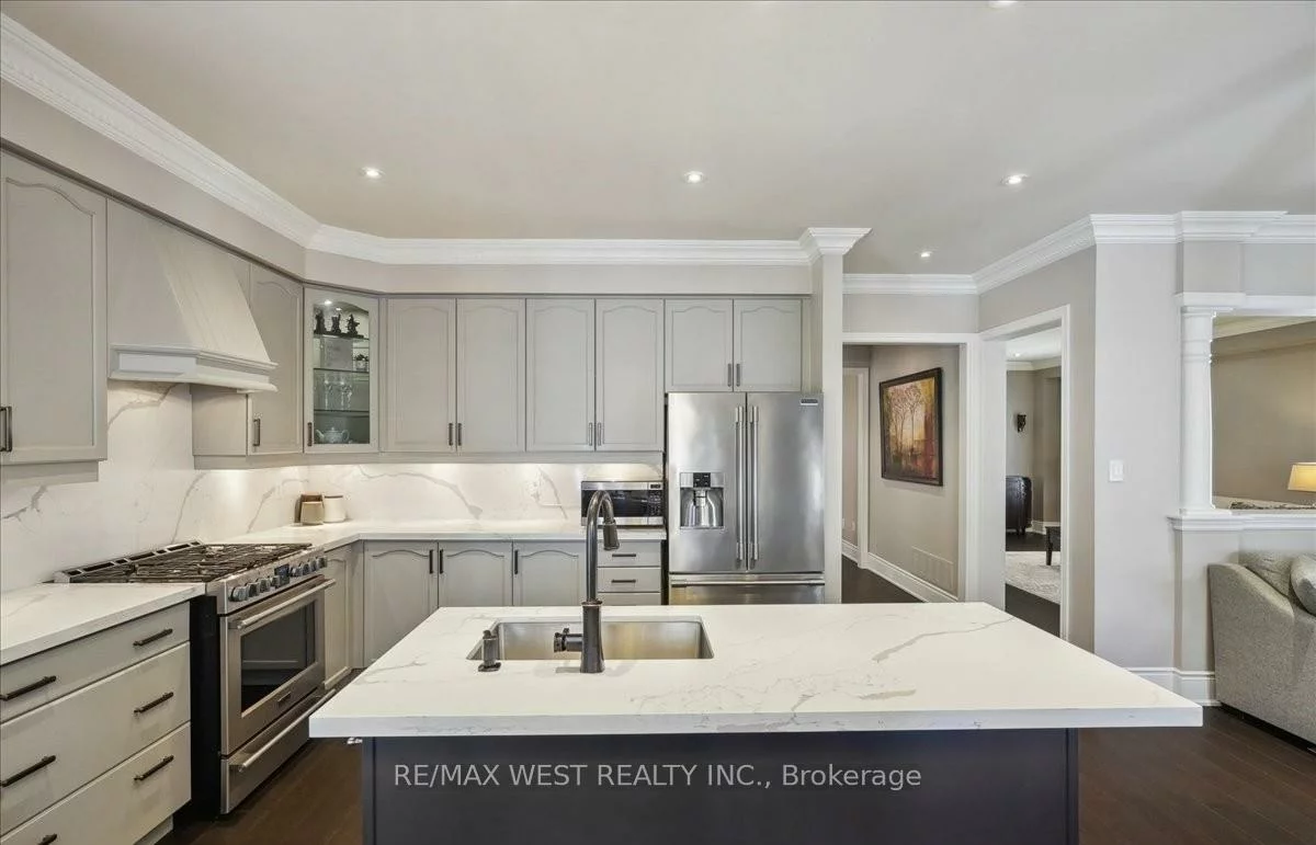 206, Shelbourne, Vellore Village, Vaughan