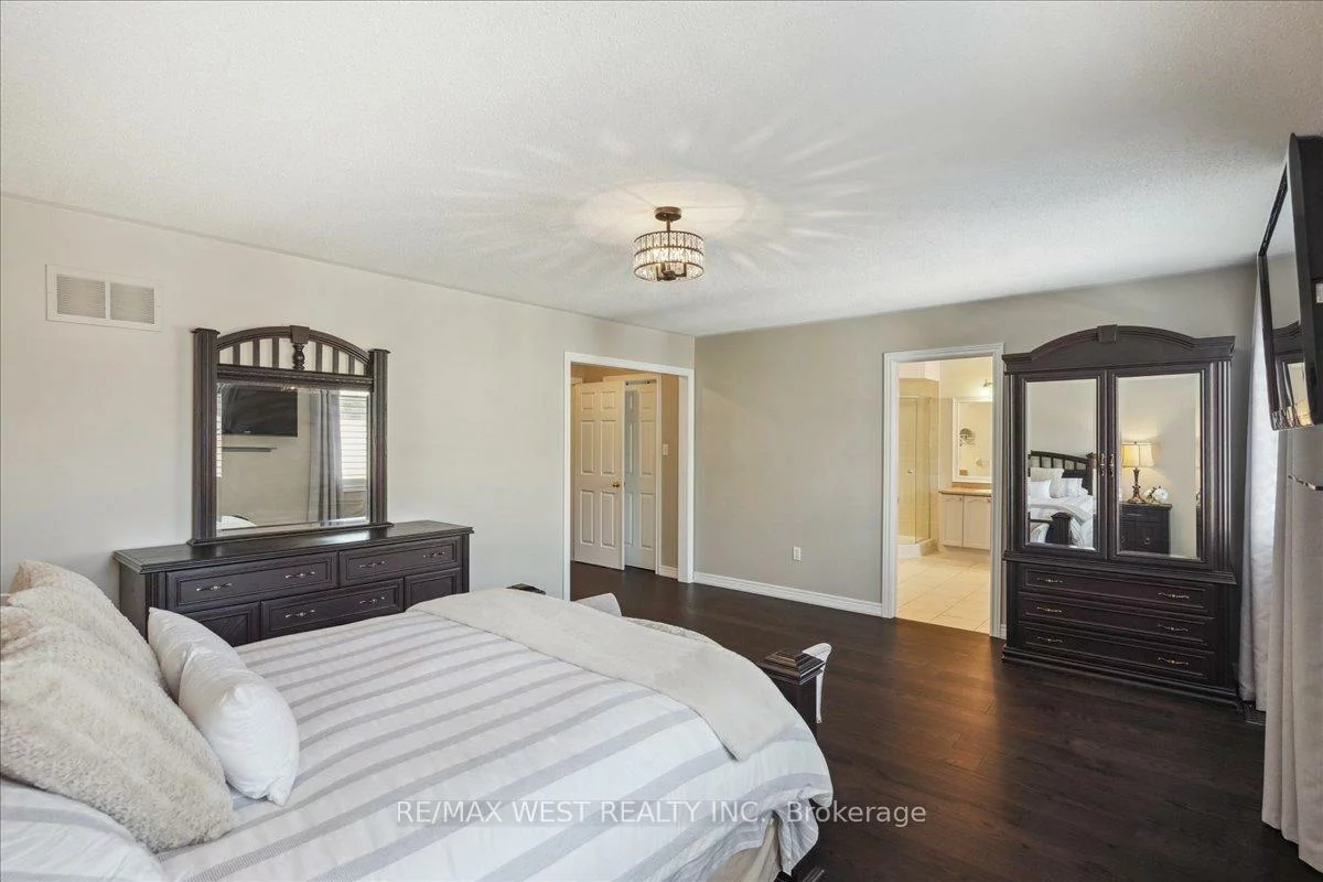 206, Shelbourne, Vellore Village, Vaughan