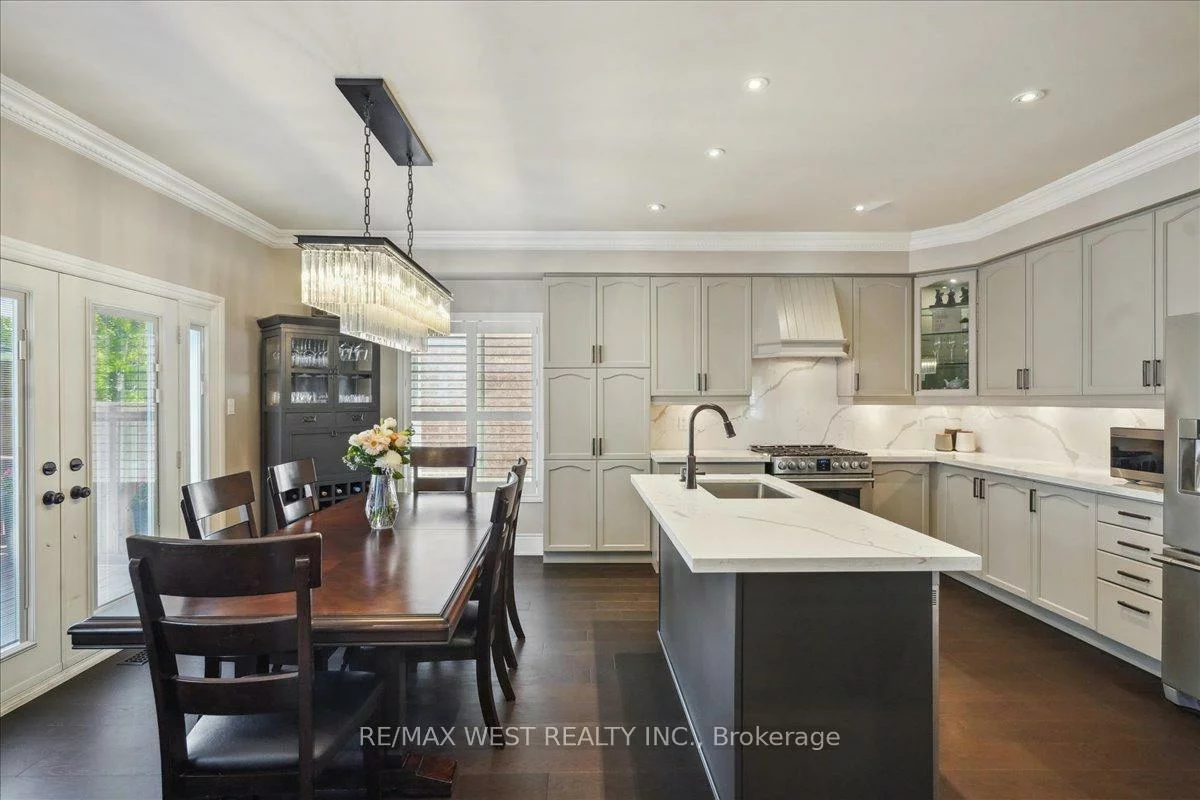206, Shelbourne, Vellore Village, Vaughan