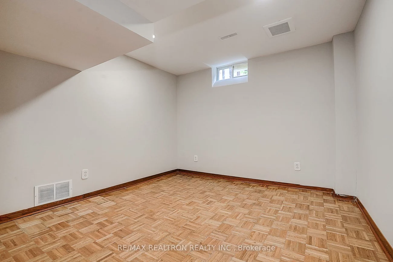 364, Castlehill, Maple, Vaughan