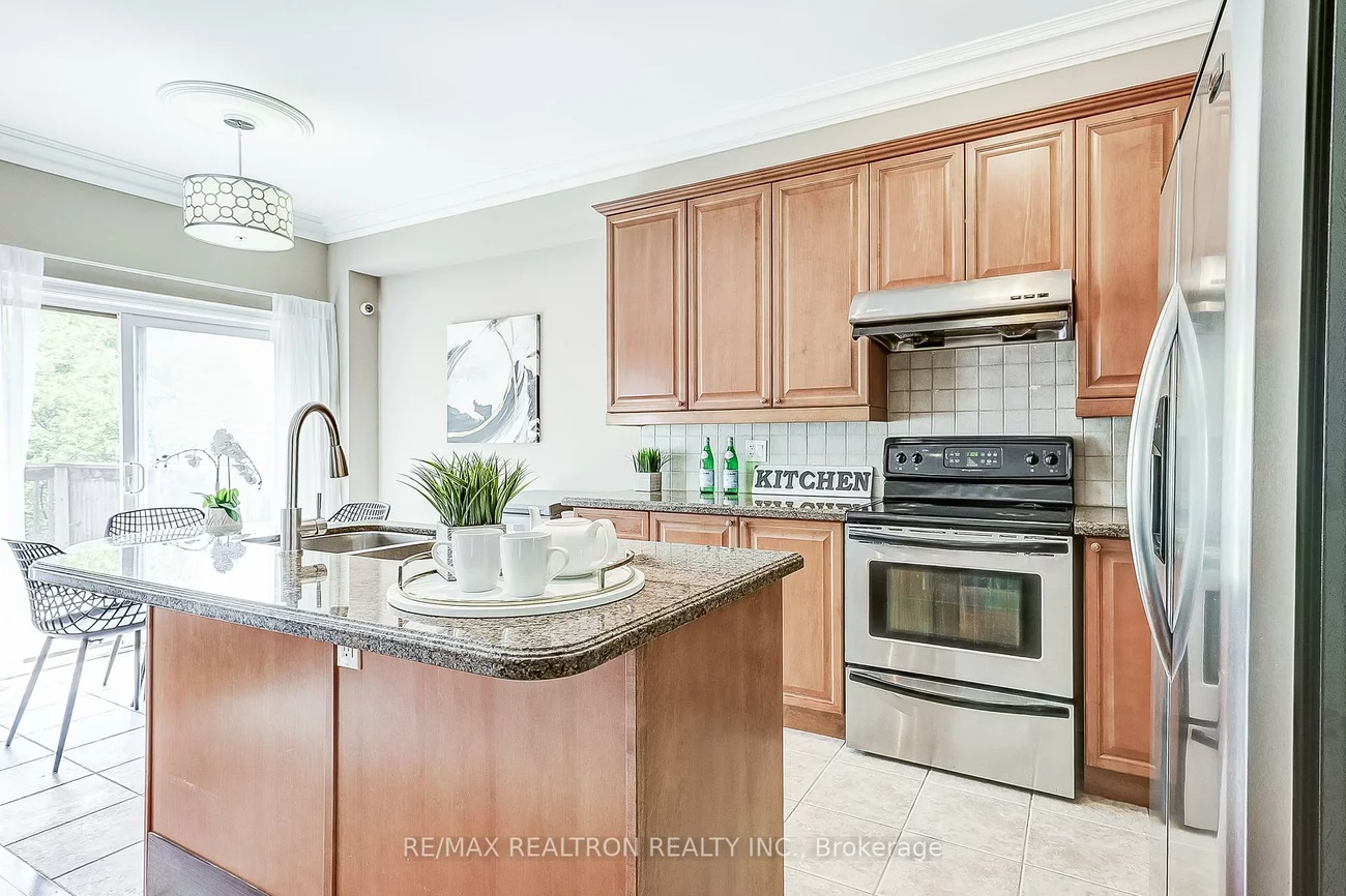 61, Golden Spruce, Maple, Vaughan