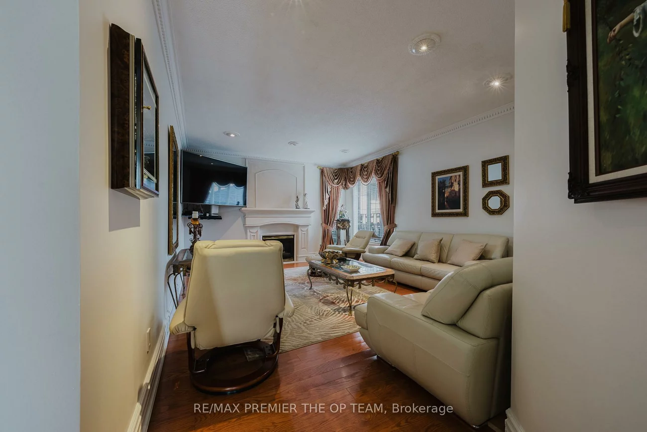 159, Woolacott, East Woodbridge, Vaughan