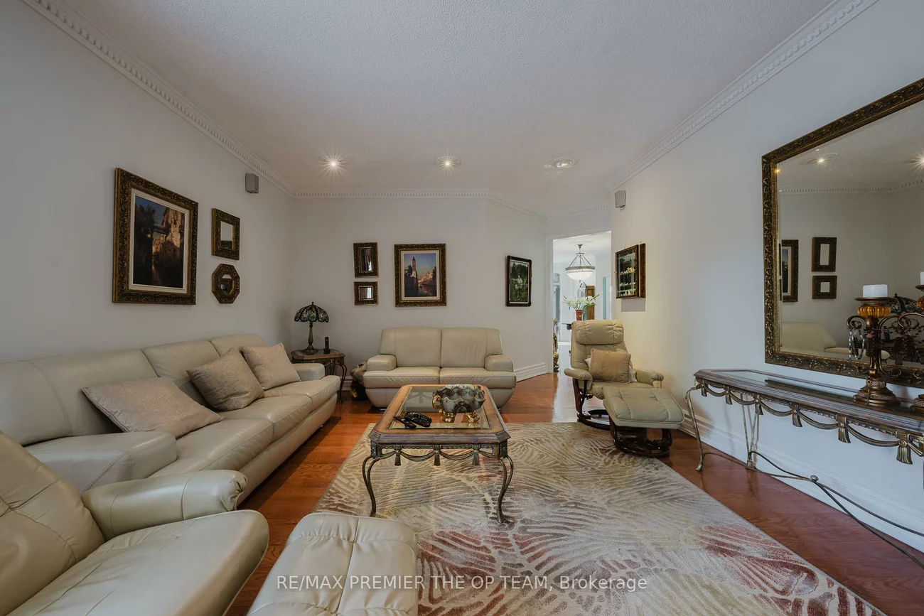 159, Woolacott, East Woodbridge, Vaughan