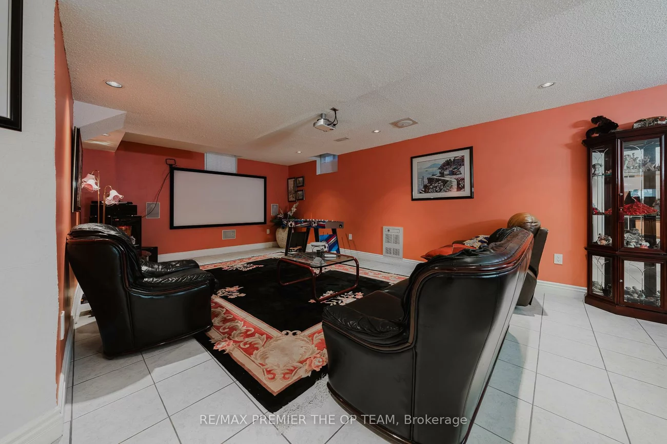 159, Woolacott, East Woodbridge, Vaughan