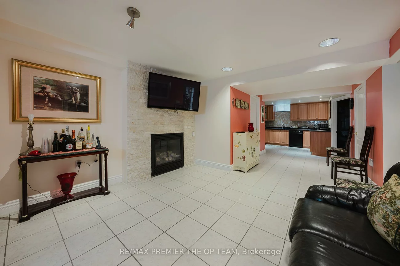 159, Woolacott, East Woodbridge, Vaughan