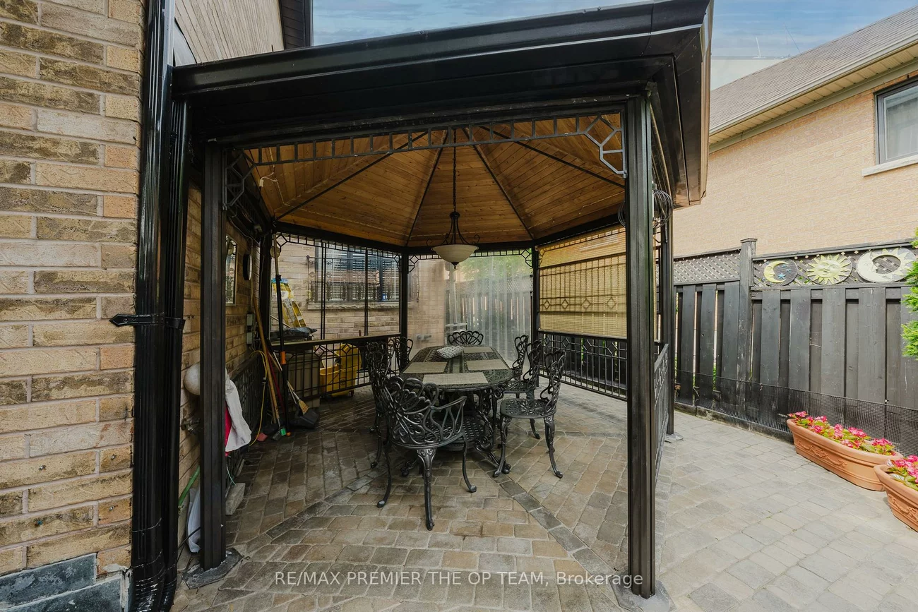159, Woolacott, East Woodbridge, Vaughan