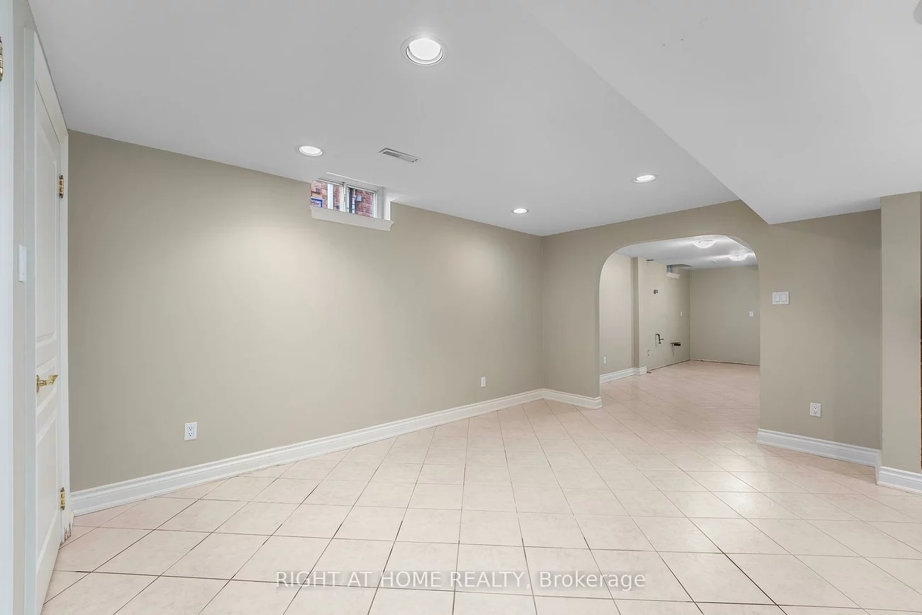 52, Spring Town, East Woodbridge, Vaughan
