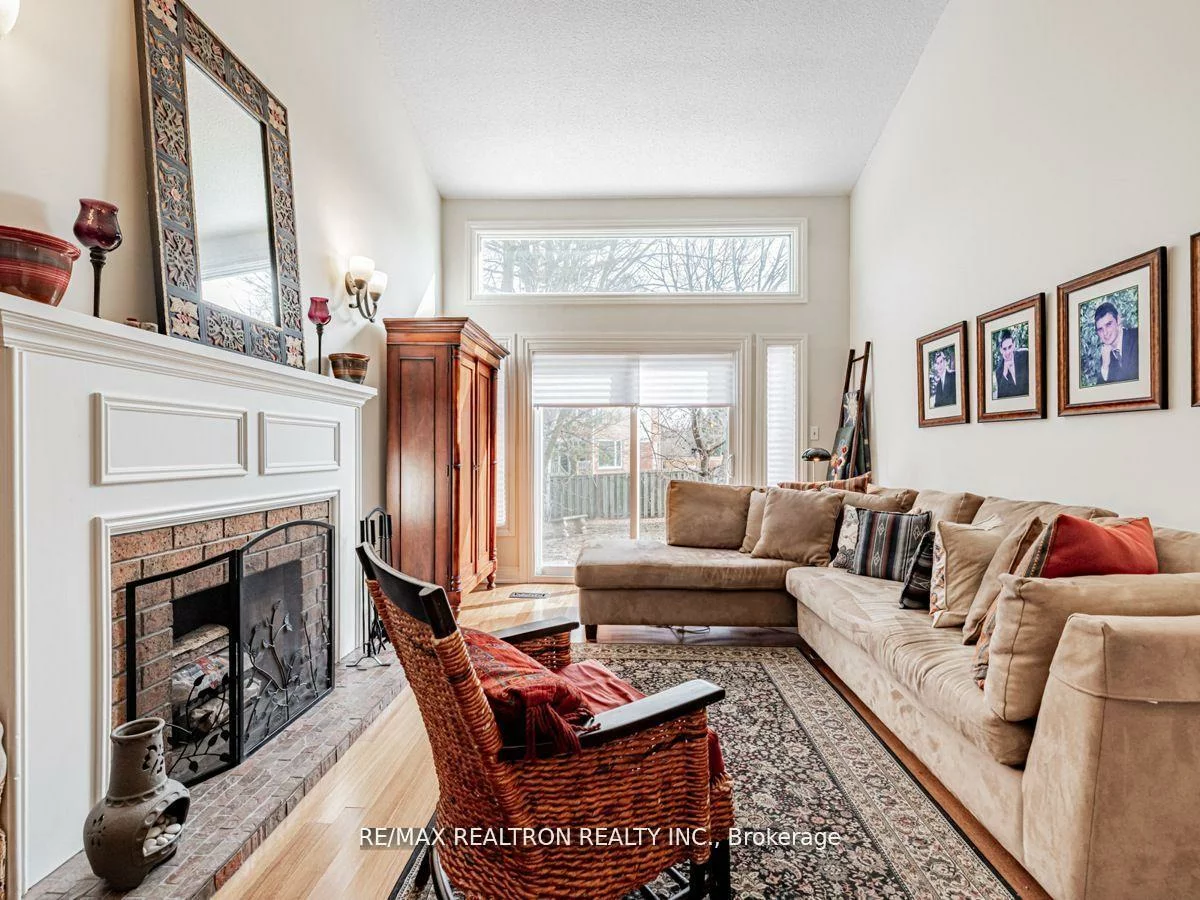 209, Charles, Crestwood-Springfarm-Yorkhill, Vaughan