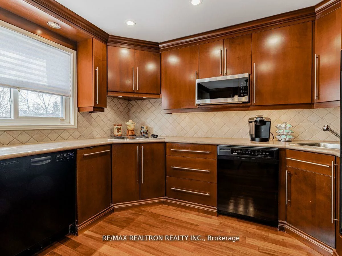 209, Charles, Crestwood-Springfarm-Yorkhill, Vaughan