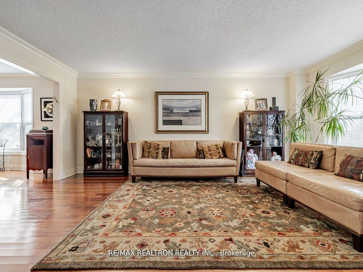 209, Charles, Crestwood-Springfarm-Yorkhill, Vaughan