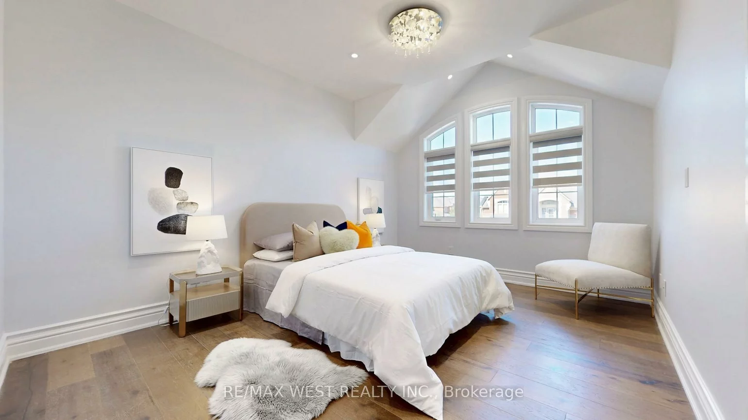 136, Hailsham, Vellore Village, Vaughan